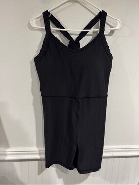 Old Navy Black Crossback Active romper shelf bra petite large stretch